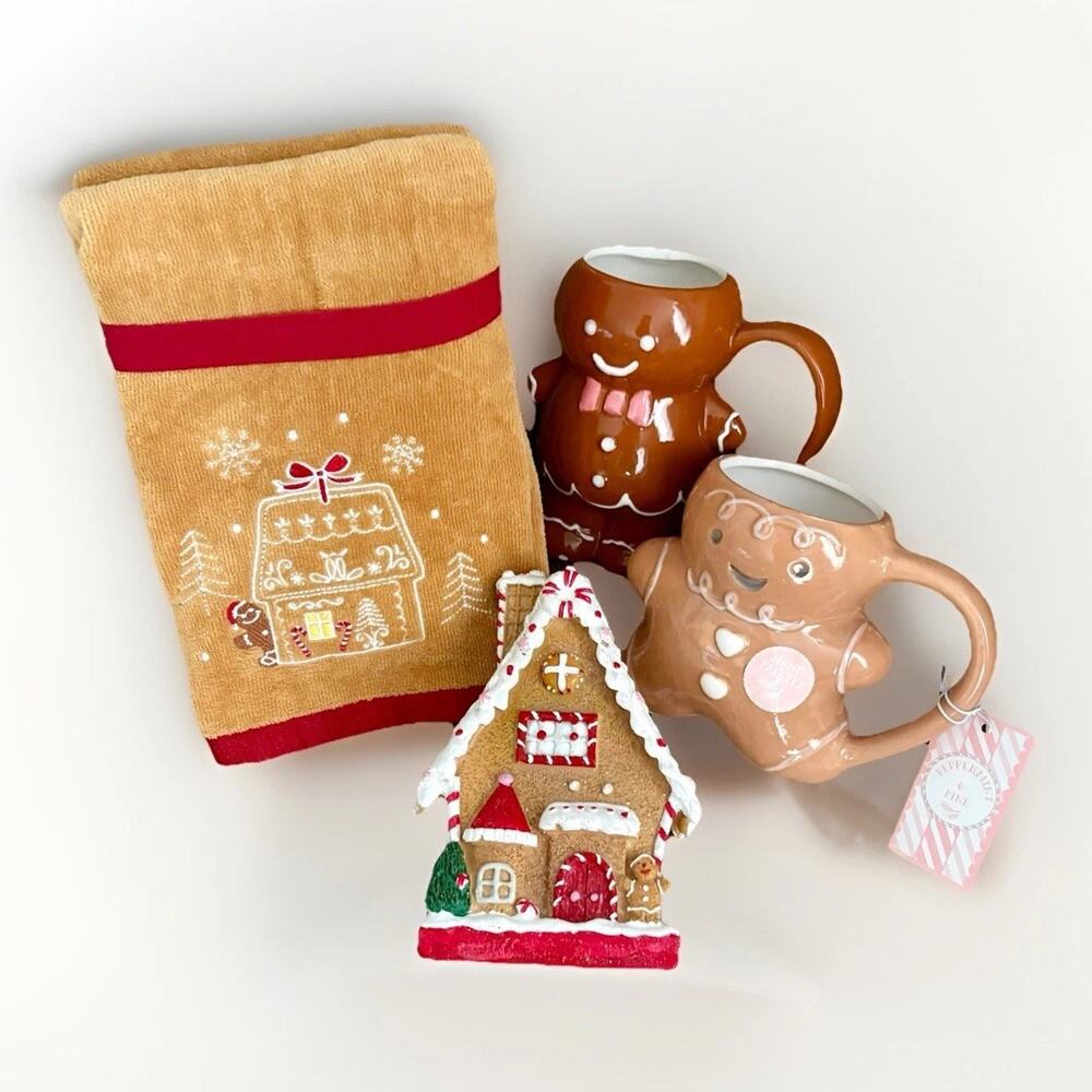 NWT Gingerbread 5PC Holiday Decor Set Cookie Man Ceramic Mugs Hand Towels House